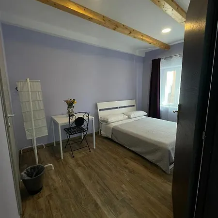 Garden House לינה וארוחת בוקר *